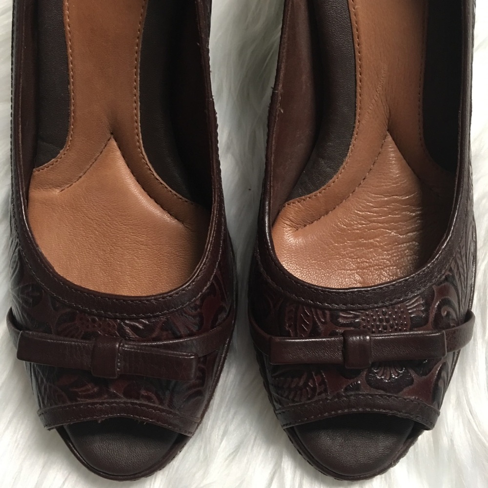 Nurture Leather Embossed Heels 👠 - Picture 2 of 8